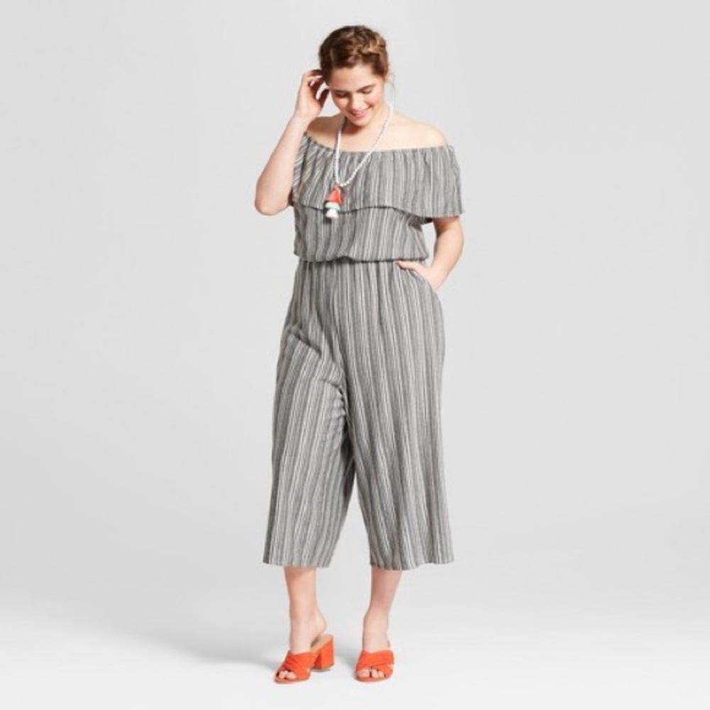 Off the Shoulder Striped Jumpsuit w Pockets